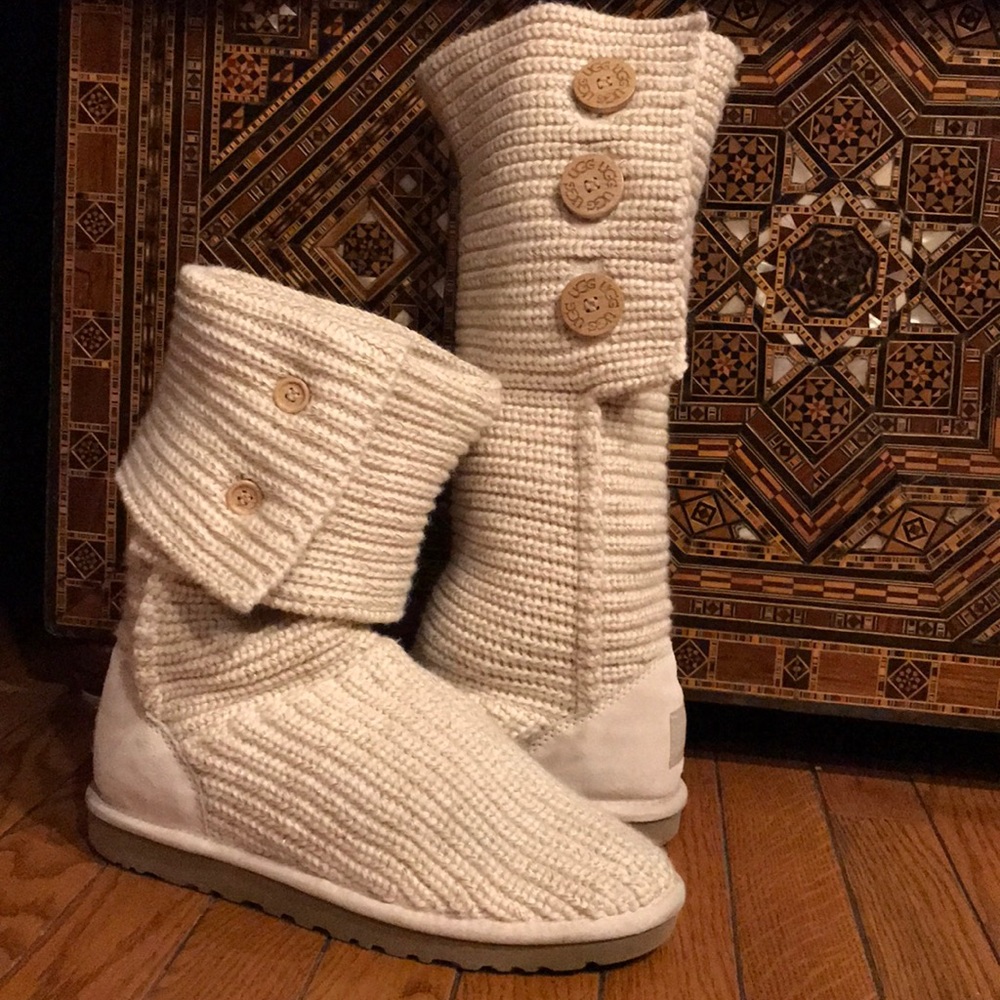 Adorable Cream Uggs